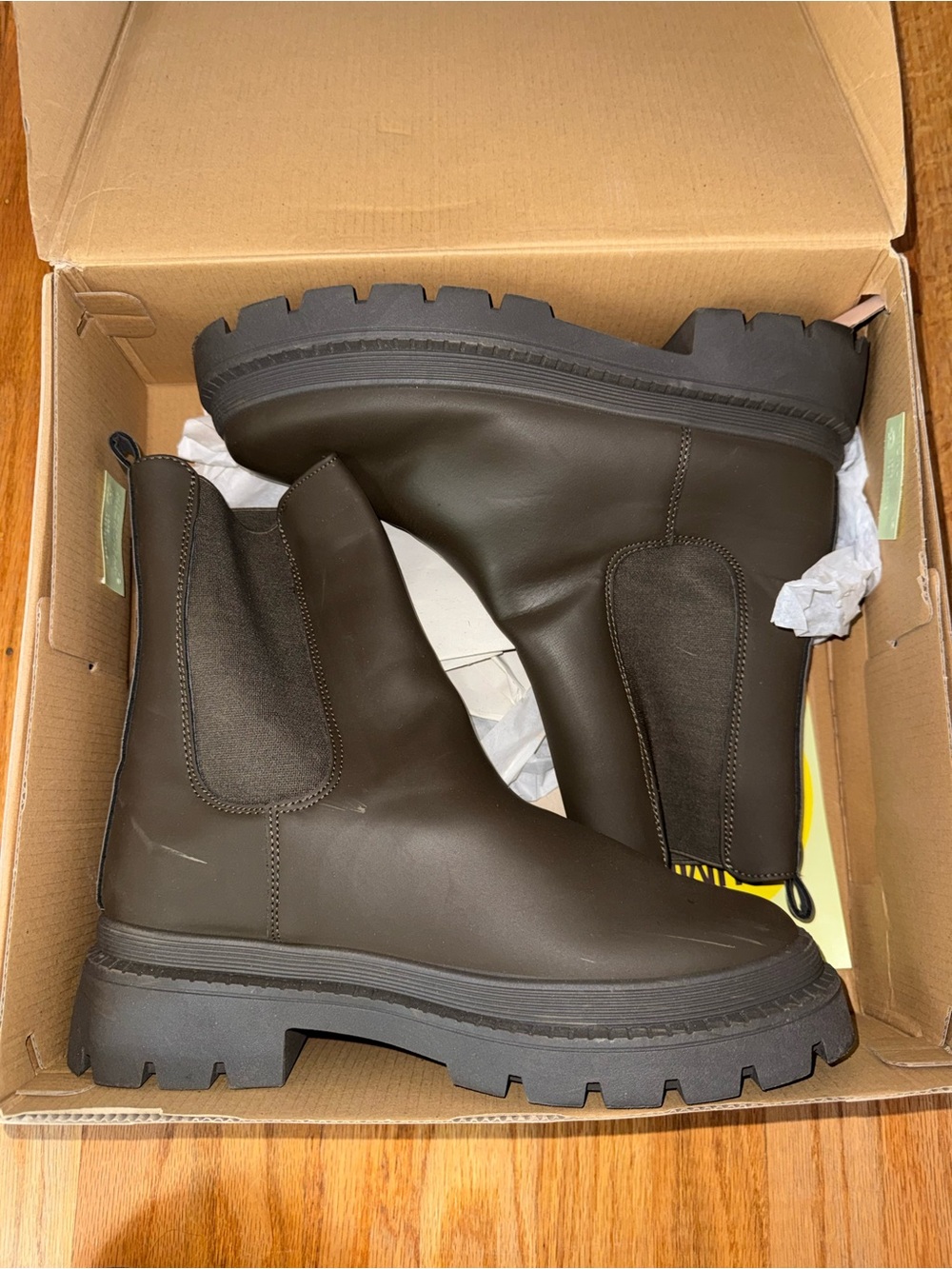 JustFab Army Green Fatigue Lug-Sole Chelsea Combat Boots Size 11